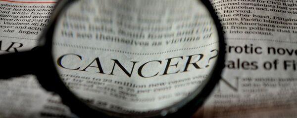 Un título de un periódico con la palabra 'Cáncer' (imagen referencial) - Sputnik Mundo