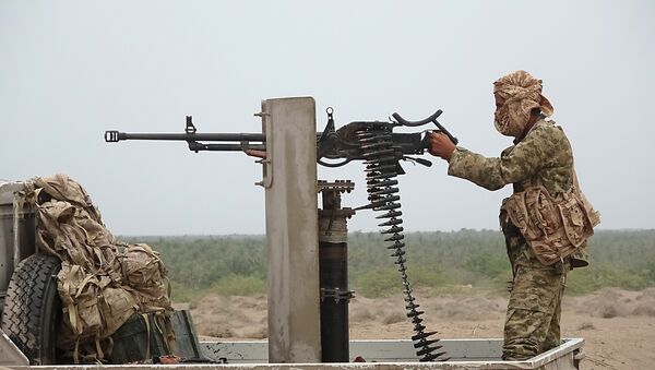 Un combatiente leal al presidente yemení (imagen referencial) - Sputnik Mundo