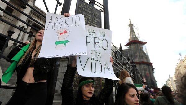Manifestación a favor del aborto en Argentina - Sputnik Mundo