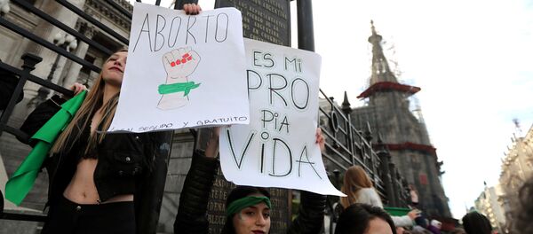 Manifestación a favor del aborto en Argentina - Sputnik Mundo
