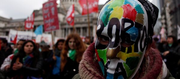 Manifestación a favor del aborto en Argentina - Sputnik Mundo
