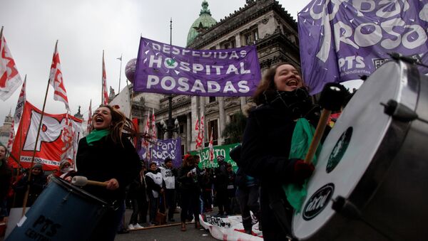 Manifestación a favor del aborto en Argentina - Sputnik Mundo