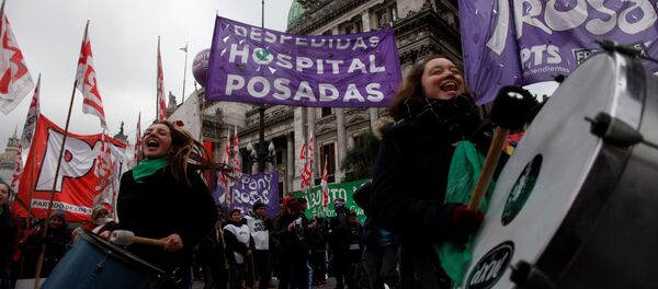 Manifestación a favor del aborto en Argentina - Sputnik Mundo