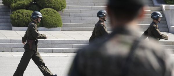 Soldados de las dos Coreas en Panmunjom (Archivo) Soldados de las dos Coreas en Panmunjom (Archivo) - Sputnik Mundo