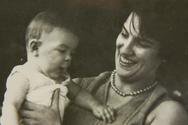 El 14 de junio de 1928, en la ciudad de Rosario, corazón de Argentina, vio la luz Ernesto Rafael Guevara.En la foto: Ernesto Guevara de la Serna y su madre Celia De la Serna en 1929. El 14 de junio de 1928, en la ciudad de Rosario, corazón de Argentina, vio la luz Ernesto Rafael Guevara.En la foto: Ernesto Guevara de la Serna y su madre Celia De la Serna en 1929. - Sputnik Mundo