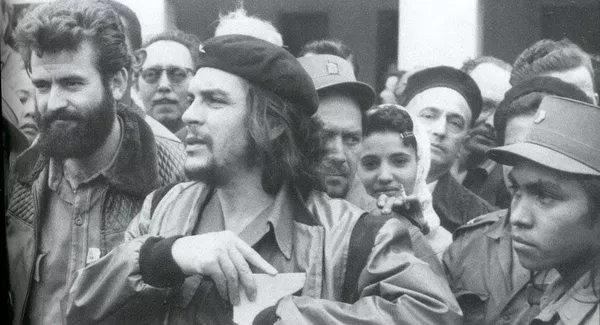 En 1959 llegó el triunfo. Dentro del Gobierno de Fidel Castro, el Che asumió el rol de comandante, hombre de Estado y hábil diplomático.En la foto: el Che en 1960. En 1959 llegó el triunfo. Dentro del Gobierno de Fidel Castro, el Che asumió el rol de comandante, hombre de Estado y hábil diplomático.En la foto: el Che en 1960. - Sputnik Mundo