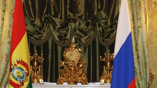 Banderas de Bolivia y Rusia - Sputnik Mundo