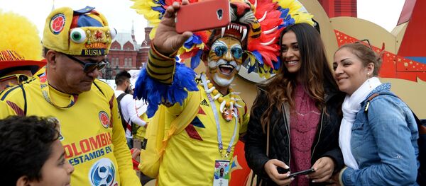 Hinchas colombianos en Moscú - Sputnik Mundo