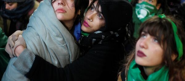 Manifestación a favor del aborto en Argentina - Sputnik Mundo