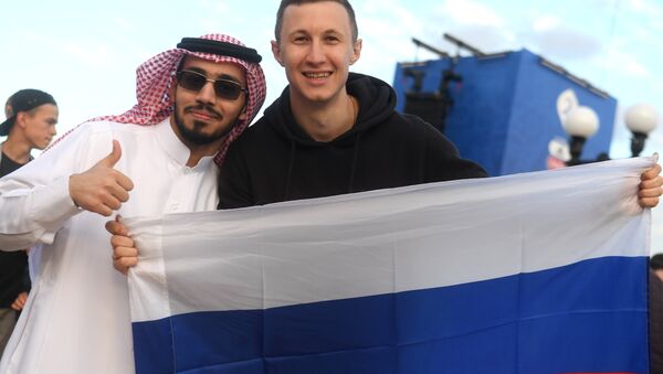 Hinchas de Arabia Saudí y Rusia - Sputnik Mundo