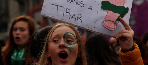 Manifestación a favor del aborto en Argentina - Sputnik Mundo