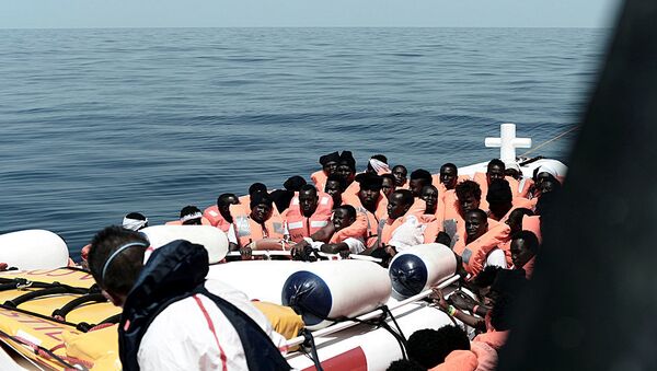 Migrantes en el barco de rescate Aquarius - Sputnik Mundo