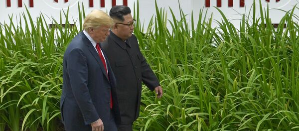 El líder norcoreano Kim Jong-un y el presidente de EEUU, Donald Trump - Sputnik Mundo
