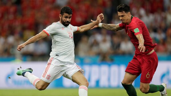 Diego Costa, futbolista español (izquirda) - Sputnik Mundo