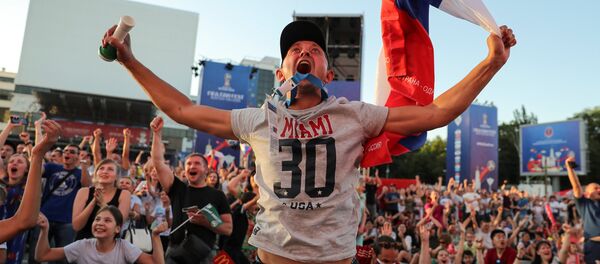 Aficionados rusos celebrando un gol - Sputnik Mundo