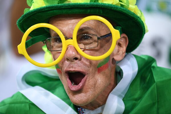 Un aficionado portugués celebra un gol de Cristiano - Sputnik Mundo