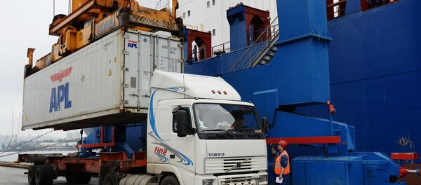 Un buque con contenedores industriales, imagen referencial Un buque con contenedores industriales, imagen referencial - Sputnik Mundo