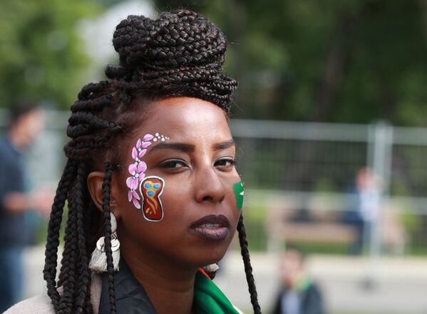 A Saudi female fan ahead of a World Cup group stage match between Russia and Saudi Arabia. - Sputnik Mundo