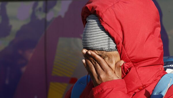 Una inmigrante en Ventimiglia, en la frontera entre Francia e Italia - Sputnik Mundo