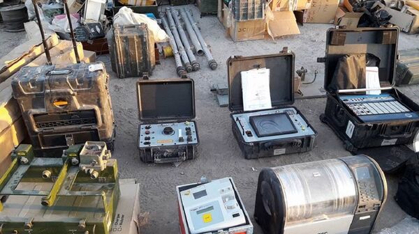 El equipamiento encontrado en los almacenes de armas de los terroristas en Deir Ezzor El equipamiento encontrado en los almacenes de armas de los terroristas en Deir Ezzor - Sputnik Mundo