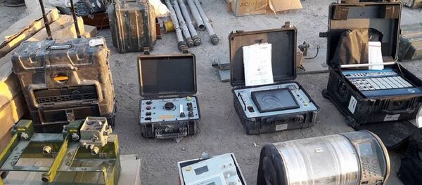 El equipamiento encontrado en los almacenes de armas de los terroristas en Deir Ezzor - Sputnik Mundo