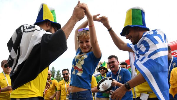 Hinchas brasileños en Rostov - Sputnik Mundo