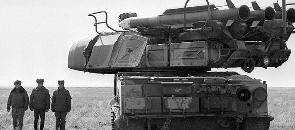 El sistema de misiles antiaéreos Kub, exportado bajo el nombre de Kvadrat, durante unas maniobras (archivo, 1992) - Sputnik Mundo