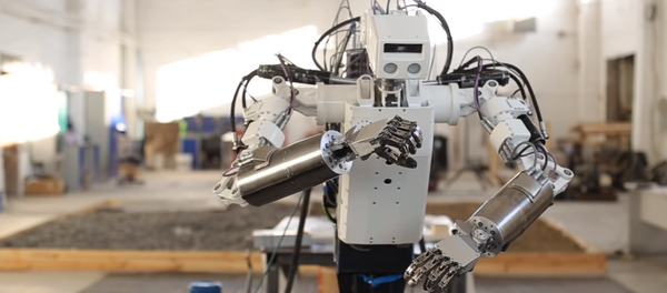 El robot antropomórfico ruso MRM-100 - Sputnik Mundo