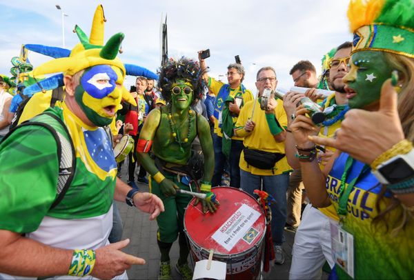 Dinosaurios, llamas y Superman: así se visten los fans durante el Mundial de fútbol - Sputnik Mundo