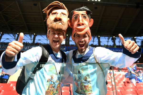Dinosaurios, llamas y Superman: así se visten los fans durante el Mundial de fútbol - Sputnik Mundo