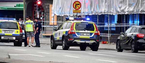 La policía junto a un cordón después del tiroteo en Malmö - Sputnik Mundo