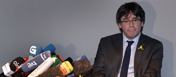 Carles Puigdemont, expresidente de Cataluña Carles Puigdemont, expresidente de Cataluña - Sputnik Mundo
