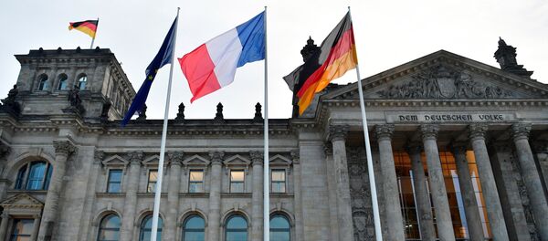 Banderas de la UE, Francia y Alemania - Sputnik Mundo