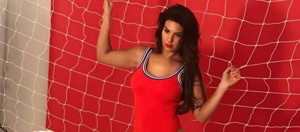 La modelo Rebekah Vardy, esposa del jugador inglés Jamie Vardy - Sputnik Mundo