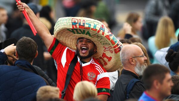 Hinchas en el Far Fest de Moscú - Sputnik Mundo