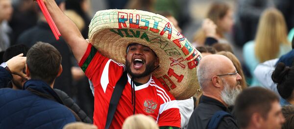 Hinchas en el Far Fest de Moscú Hinchas en el Far Fest de Moscú - Sputnik Mundo