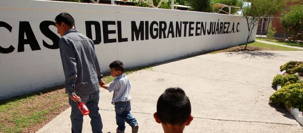 Migrantes en la frontera con EEUU - Sputnik Mundo