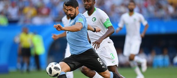 Luis Suárez, delantero uruguayo, durante el partido de su selección contra Arabia Saudí - Sputnik Mundo