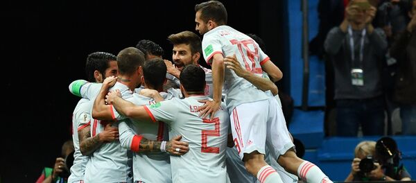 Jugadores de España celebran su gol en el partido contra Irán en la fase de grupos del Mundial de Rusia - Sputnik Mundo