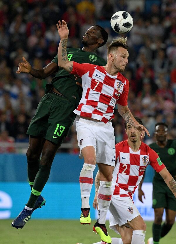 Iván Rakitic, a la derecha, jugador de Croacia - Sputnik Mundo