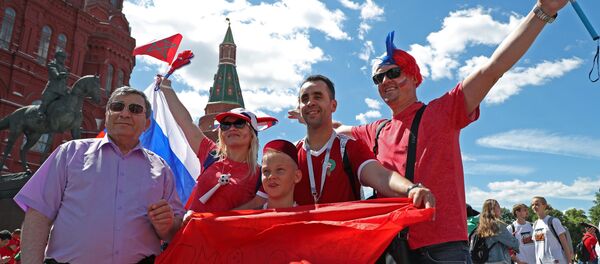 Hinchas en la Plaza Roja de Moscú Hinchas en la Plaza Roja de Moscú - Sputnik Mundo