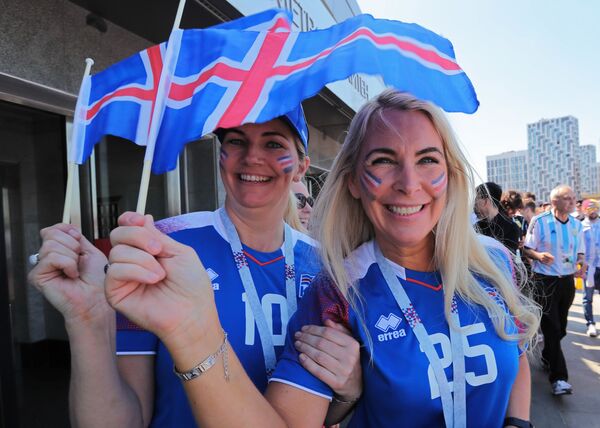 El mundo en las mejillas de las hermosas hinchas del Mundial de Rusia - Sputnik Mundo