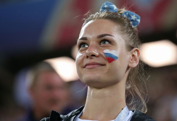 El mundo en las mejillas de las hermosas hinchas del Mundial de Rusia - Sputnik Mundo