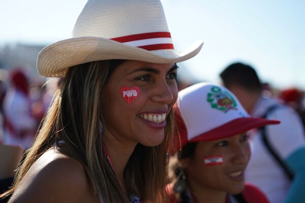 El mundo en las mejillas de las hermosas hinchas del Mundial de Rusia - Sputnik Mundo