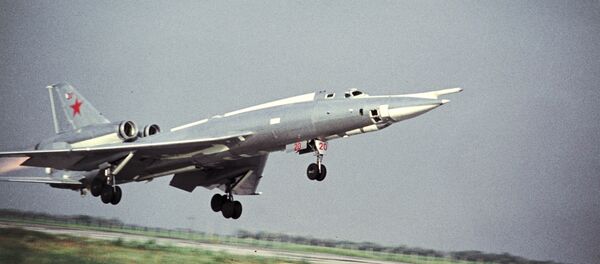 El despegue del bombardero soviético Tu-22 - Sputnik Mundo