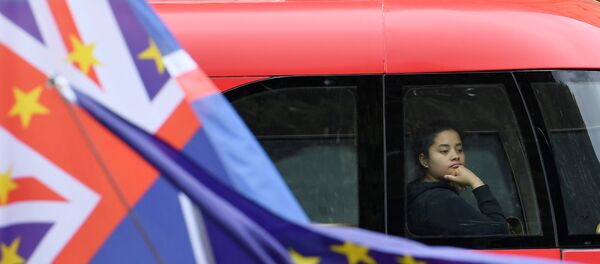 Las banderas del Reino Unido y la UE - Sputnik Mundo