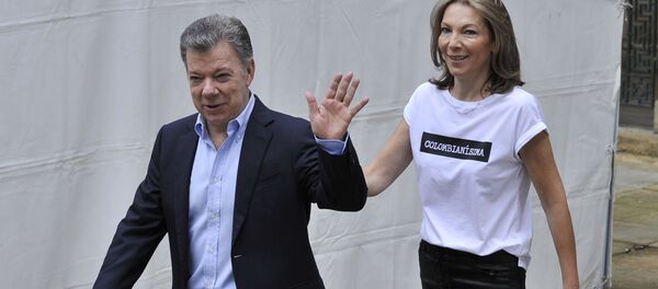 Juan Manuel Santos, presidente de Colombia, con su esposa - Sputnik Mundo