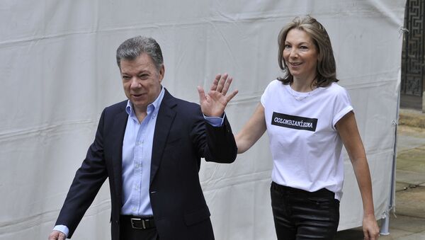 Juan Manuel Santos, presidente de Colombia, con su esposa Juan Manuel Santos, presidente de Colombia, con su esposa - Sputnik Mundo