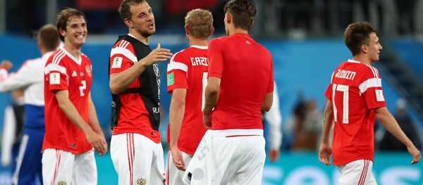 Los jugadores de la selección rusa tras su victoria ante Egipto Los jugadores de la selección rusa tras su victoria ante Egipto - Sputnik Mundo