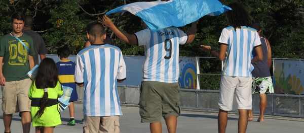 Hinchas argentinos, foto archivo - Sputnik Mundo